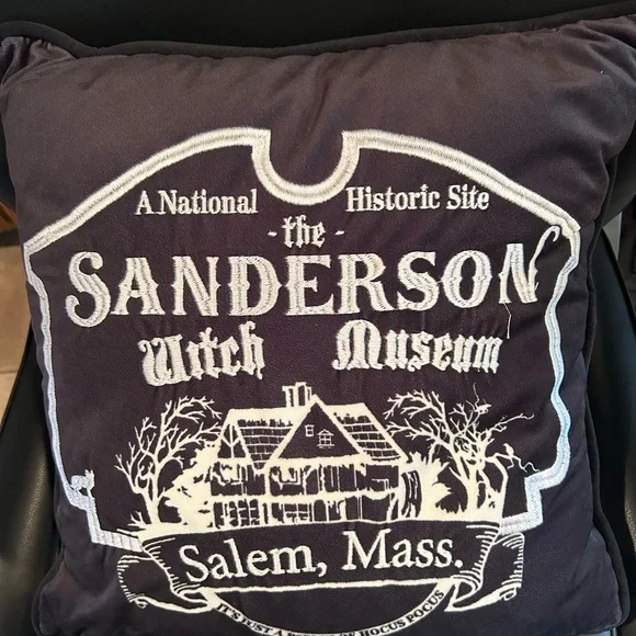 Beautiful pillow from A National Historic Site the Sanderson Witch Museum pillow - Picture 2 of 4